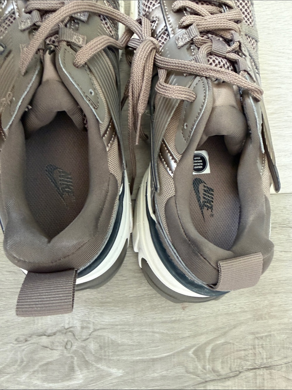 Nike Men's Brown Mesh and Metallic Athletic Sneakers NWOT - Picture 3 of 6
